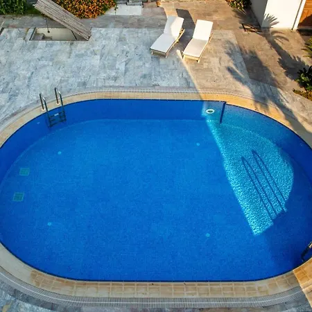 Lux W Pool Garden 3 Min To Sea In