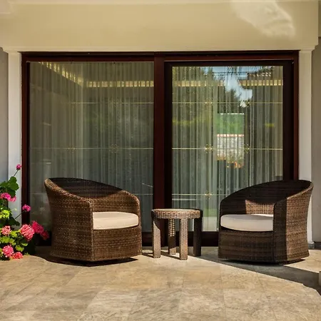 Lux W Pool Garden 3 Min To Sea In Cesme