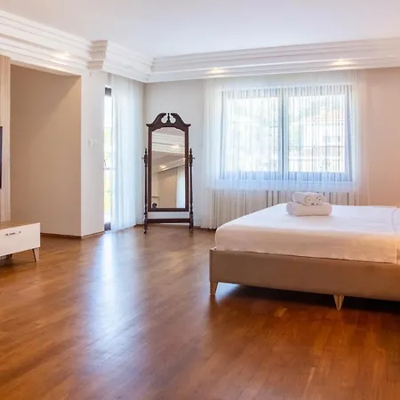 Villa Lux W Pool Garden 3 Min To Sea In