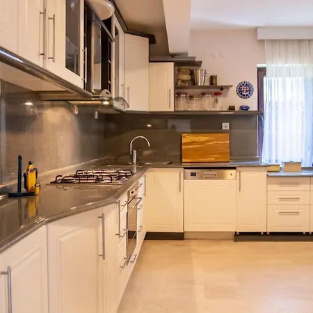 Villa Lux W Pool Garden 3 Min To Sea In Cesme